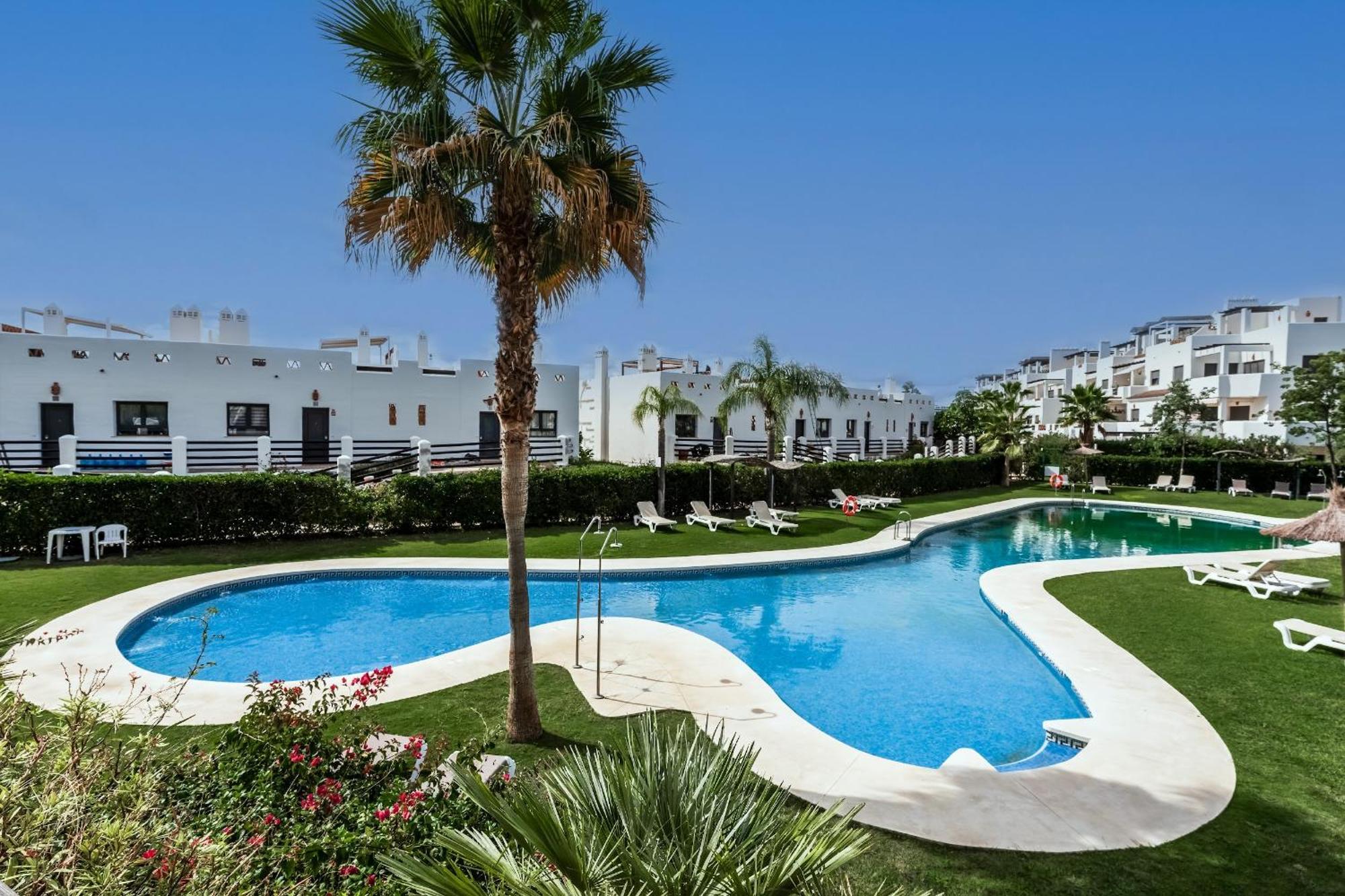 Apartamento Prachtig Penthouse Met Jacuzzi Estepona Exterior foto