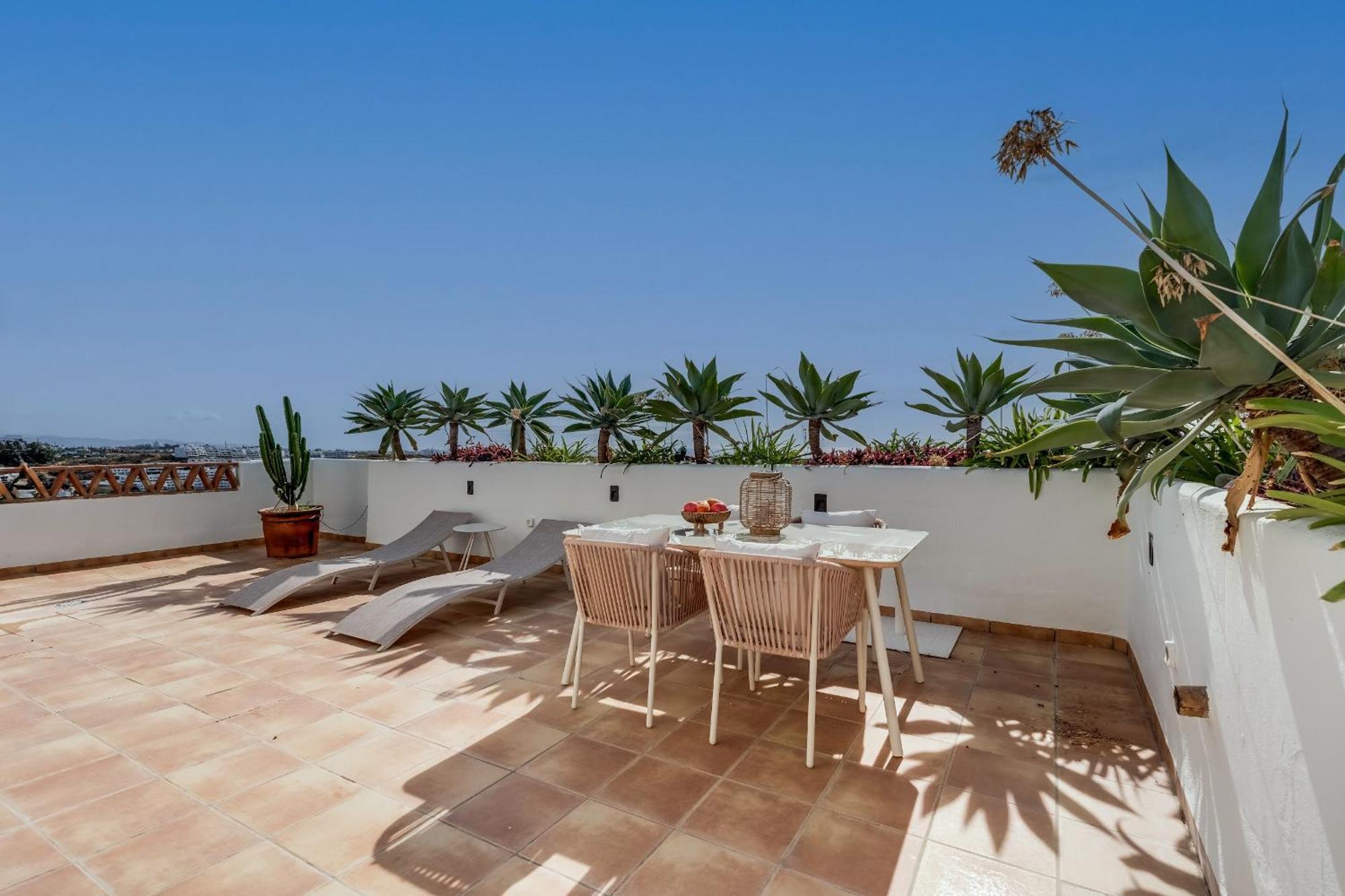 Apartamento Prachtig Penthouse Met Jacuzzi Estepona Exterior foto